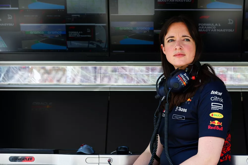 Insinyur Red Bull Hannah Schmitz menginginkan lebih banyak wanita di F1 (dan hadir untuk membantu)