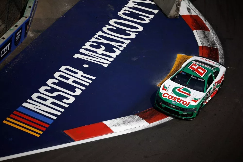 Brad Keselowski dan Denny Hamlin mengklaim NASCAR memiliki “terlalu banyak jalur jalan raya”